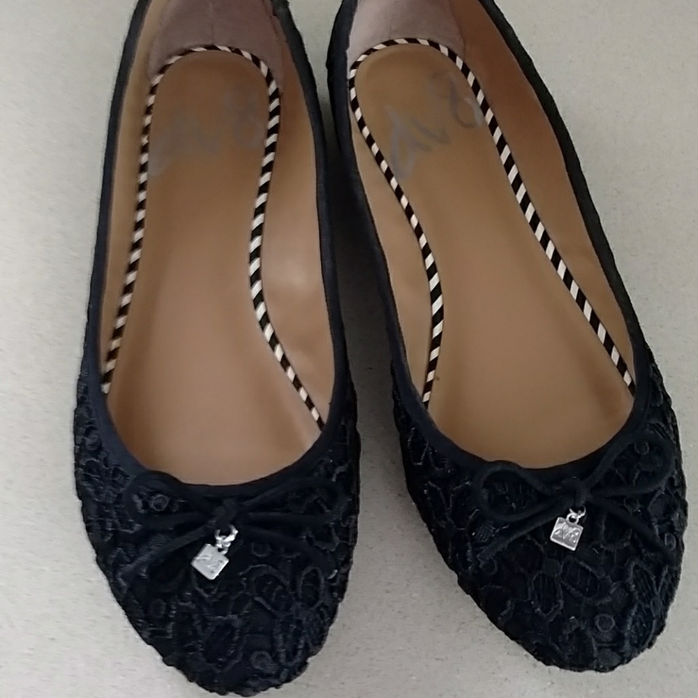 Dv8 black flats
